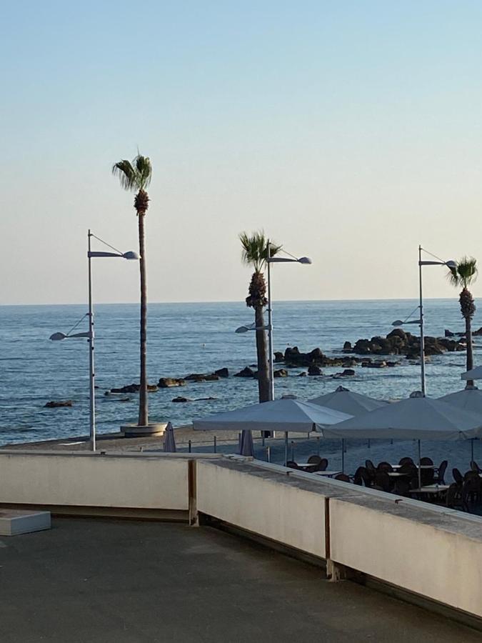 Beachside Apartment In Kato Paphos Lighthouse 81 Buitenkant foto