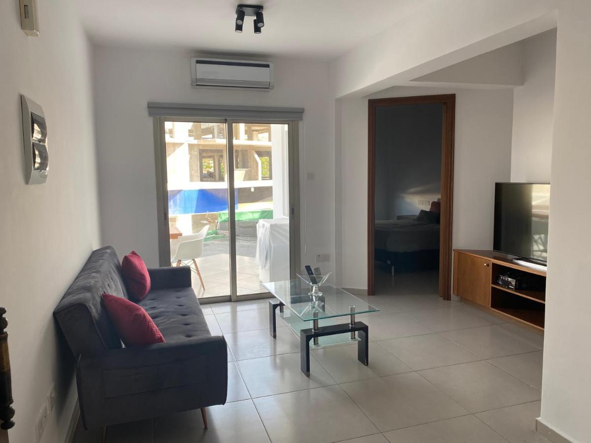 Beachside Apartment In Kato Paphos Lighthouse 81 Buitenkant foto