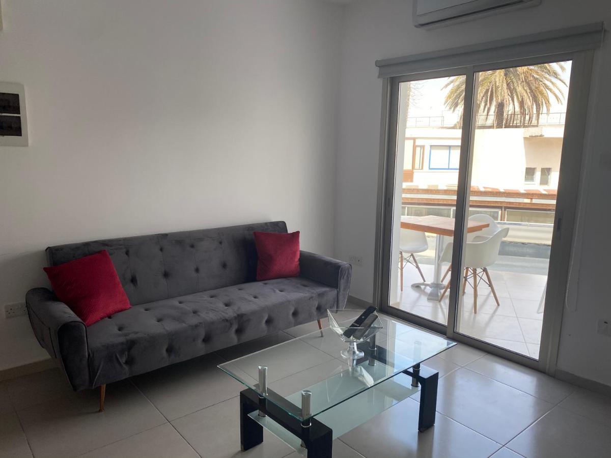 Beachside Apartment In Kato Paphos Lighthouse 81 Buitenkant foto